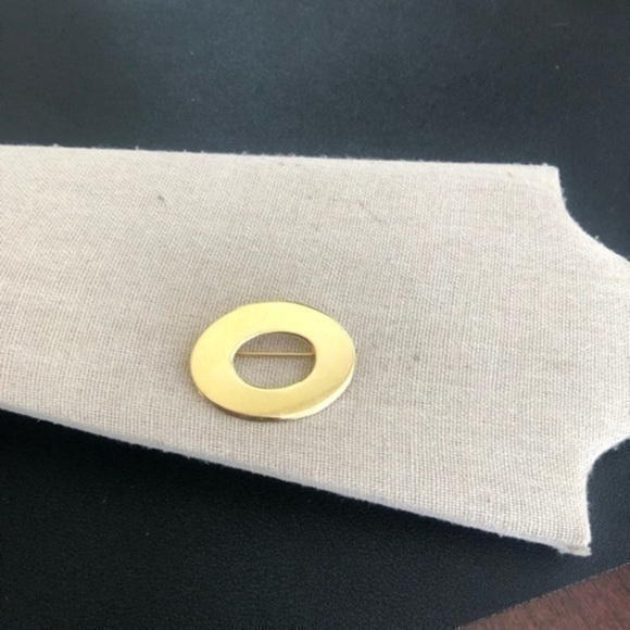 Vintage Oval Gold Tone Brooch - Picture 1 of 3